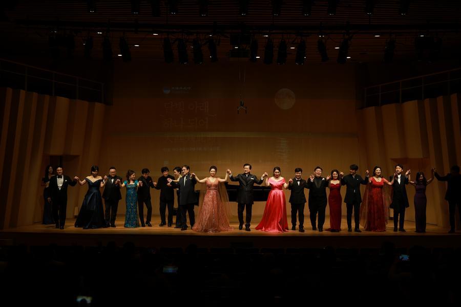 주한중국문화원이 주최한 '달빛 아래 하나 되어: 한국중국가곡연구회 정기음악회'가 21일 저녁 서울 세종문화회관에서 열렸다. (주한중국문화원 제공)