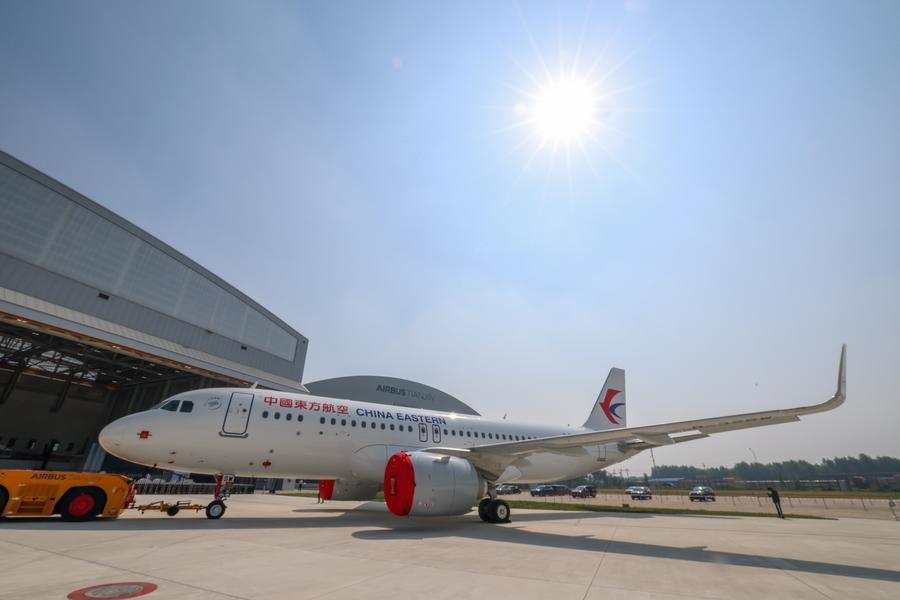 16일 에어버스 톈진 A320 시리즈 항공기 두 번째 최종 조립라인에서 인도된 첫 번째 항공기. (사진/신화통신)