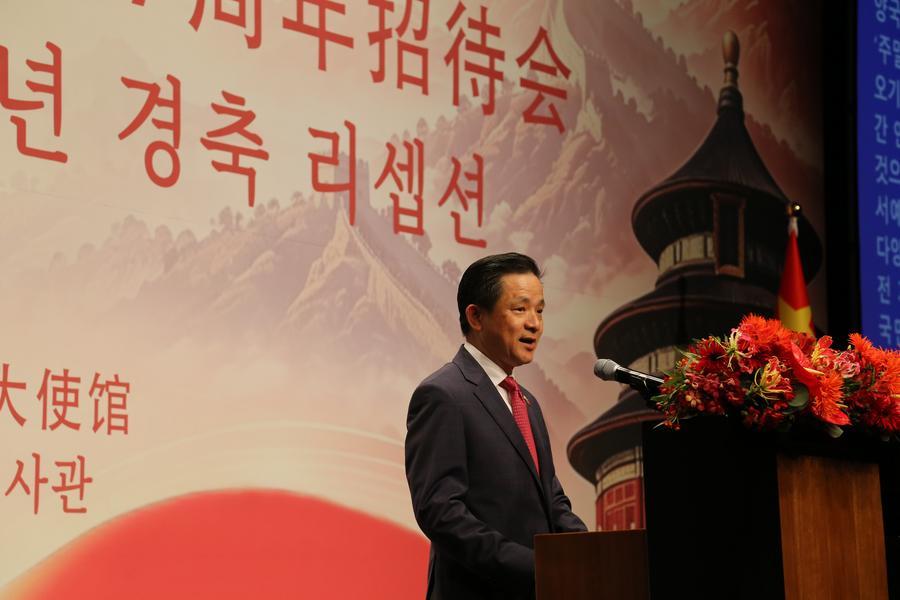 다이빙(戴兵) 주한 중국대사가 28일 중화인민공화국 수립 77주년 경축 리셉션에서 연설하고 있다. (사진/신화통신)