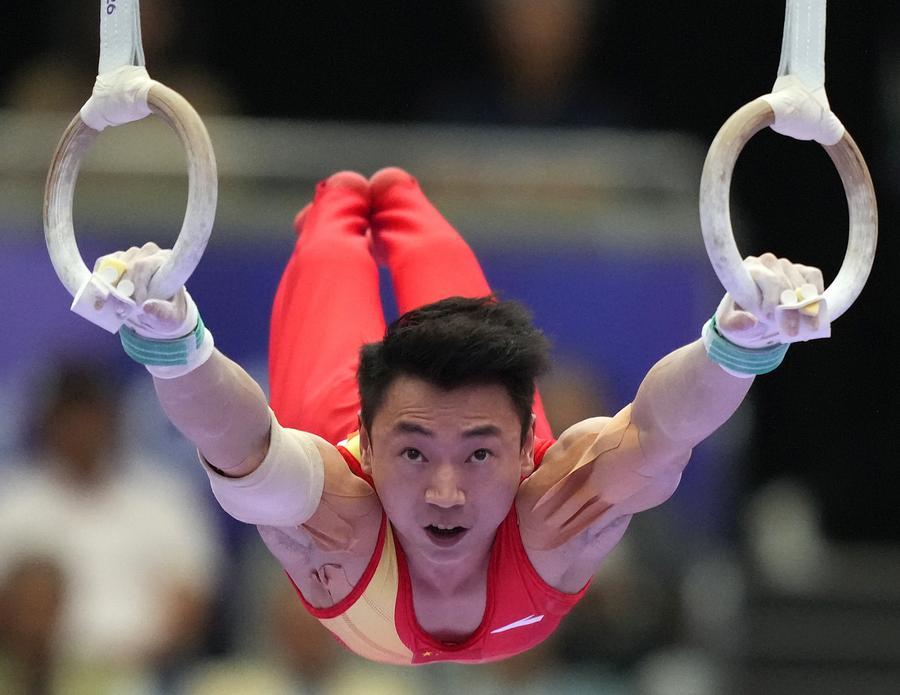 23일 일본 나고야에서 열린 '2026 아이치·나고야 아시안게임' 체조 남자 단체 결승에서 중국의 쩌우징위안(鄒敬園)이 링 종목 경기를 펼치고 있다. (사진/신화통신)