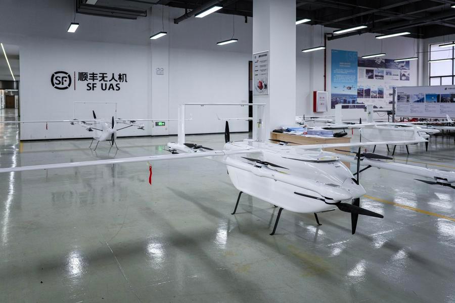 지난 10일 장시(江西)성 간저우(贛州) 저고도 경제 산업단지에서 포착한 순펑(順豊∙SF) 드론. (사진/신화통신)