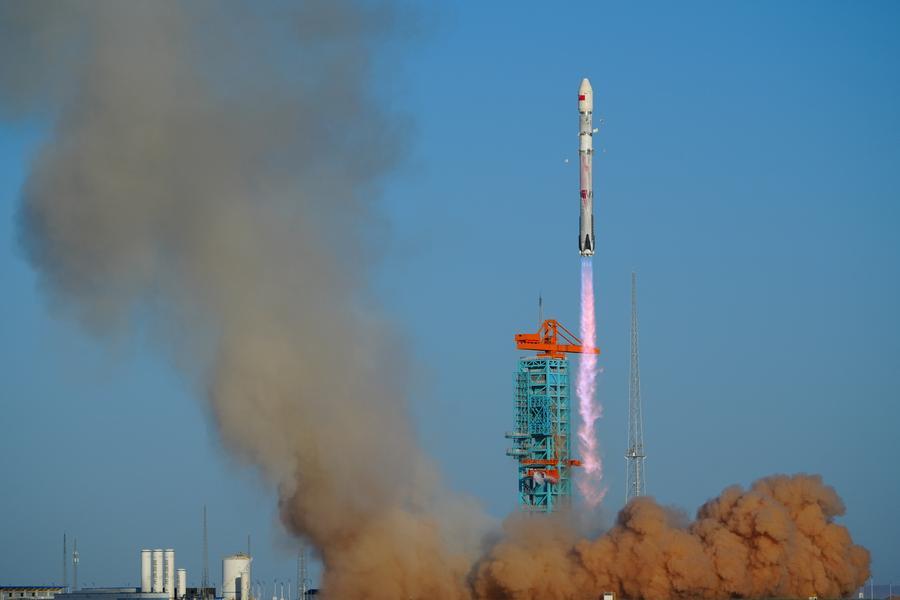 지난달 19일 둥펑(東風)상업우주혁신시험구에서 발사된 주췌(朱雀) 3호 야오(遙)-2 운반로켓. (사진/신화통신))