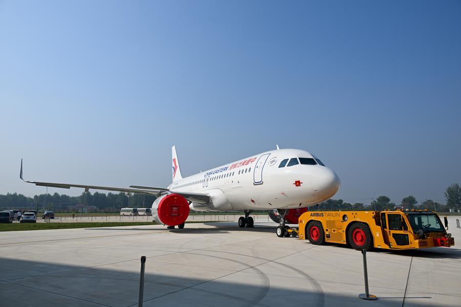 16일 에어버스 톈진(天津) A320 시리즈 항공기 제2어셈블리 라인에서 인도된 첫 번째 항공기. (사진/신화통신)