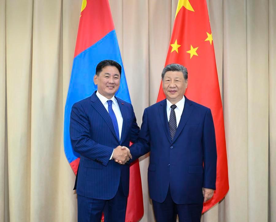 시진핑(習近平) 중국 국가주석이 8월 31일 오후 비슈케크에서 열린 '상하이협력기구(SCO) 정상회의' 참석 기간 오흐나 후렐수흐 몽골 대통령과 회견했다. (사진/신화통신)
