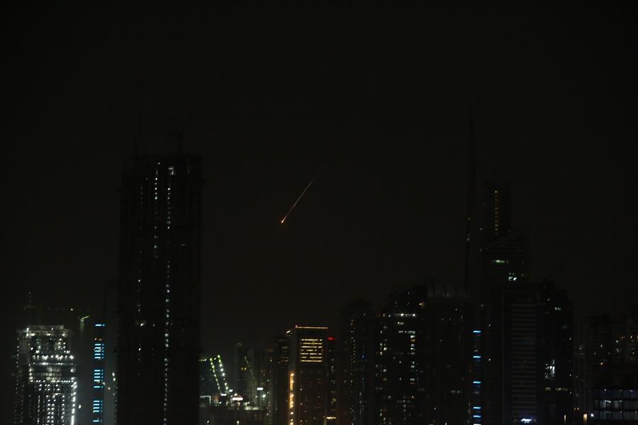 지난 2월 28일 아랍에미리트(UAE) 두바이 상공에서 포착된 섬광. (사진/신화통신)