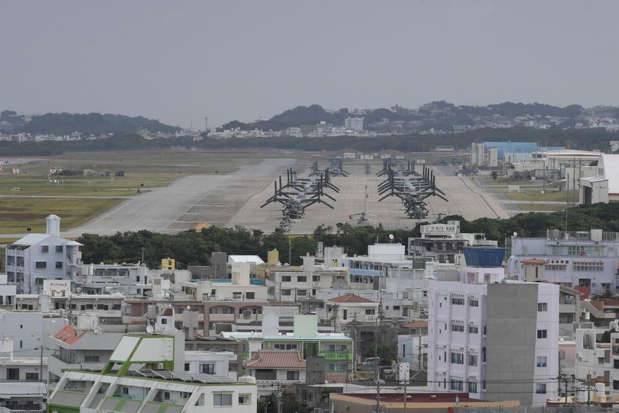 지난 2023년 11월 25일 일본 오키나와 후텐마 미군 기지에 주둔한 '오스프리' 수송기. (자료사진/신화통신)