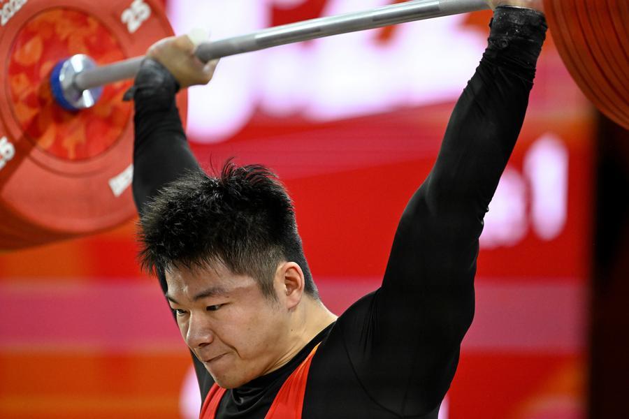 28일 역도 남자 95㎏급 결승에서 중국 투이(塗藝) 선수가 동메달을 차지했다. 이날 역기를 들어 올리는 투 선수. (사진/신화통신)