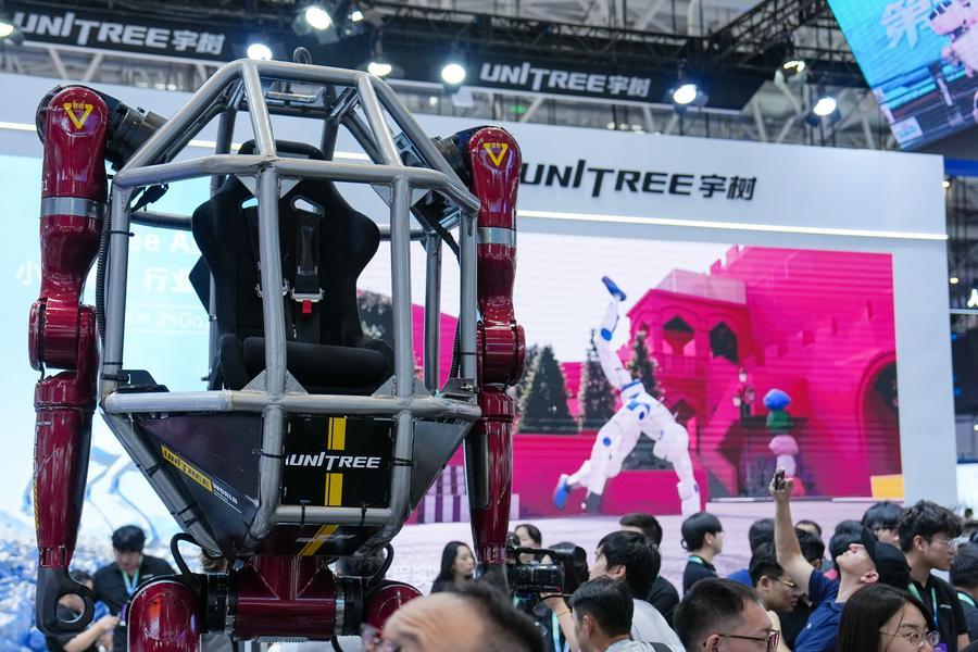 지난 19일 '2026 세계로봇대회(WRC)'에 설치된 위수(宇樹)테크(Unitree Robotics) 전시부스. (사진/신화통신)