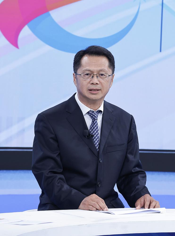신화통신 대형 옴니미디어 인터뷰 프로그램 '제35기 중국경제원탁회의'에서 발언하는 천바오밍(陳寶明) 중국과학기술정보연구소 소장. (사진/신화통신)