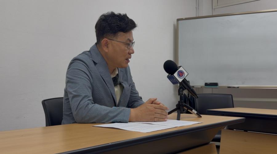 지난 12일 신화통신과 인터뷰를 진행하는 김주용 원광대학교 한중역사문화연구소 소장. (사진/신화통신)