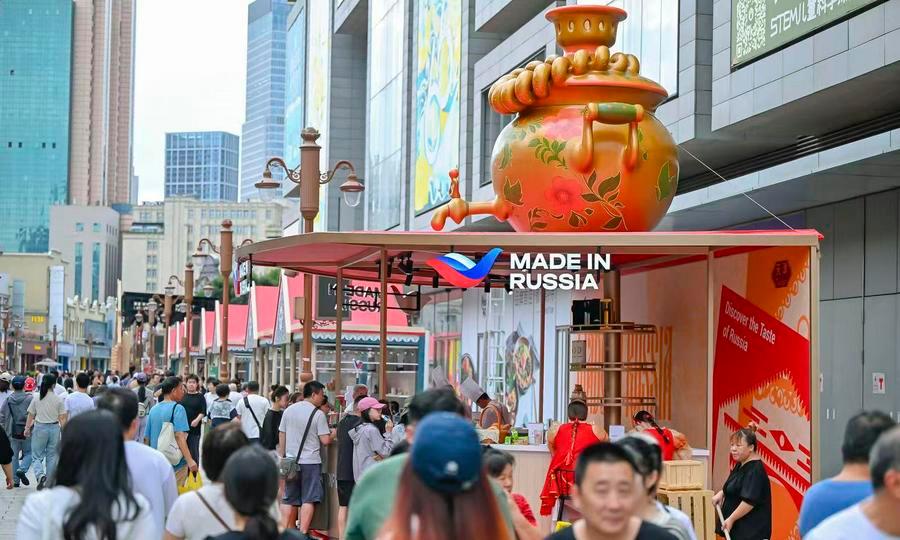 17일 톈진시에서 열린 '메이드 인 러시아' 플리마켓 축제. (취재원 제공)
